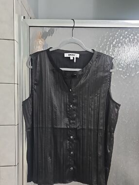 DKNY Black Sleeveless Pleated Button-Front Shell